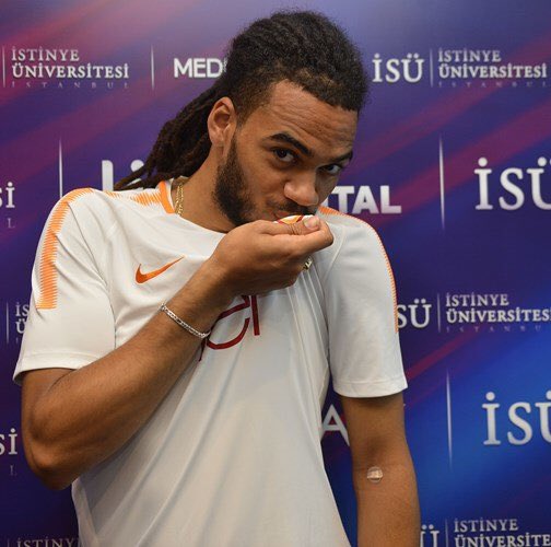 Jason-Denayer-passes-Galatasary-Medical