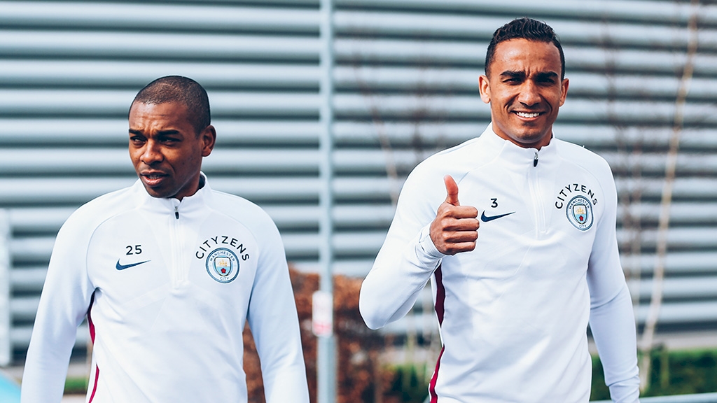 danilo-fernandinho-manchester-city-training-session