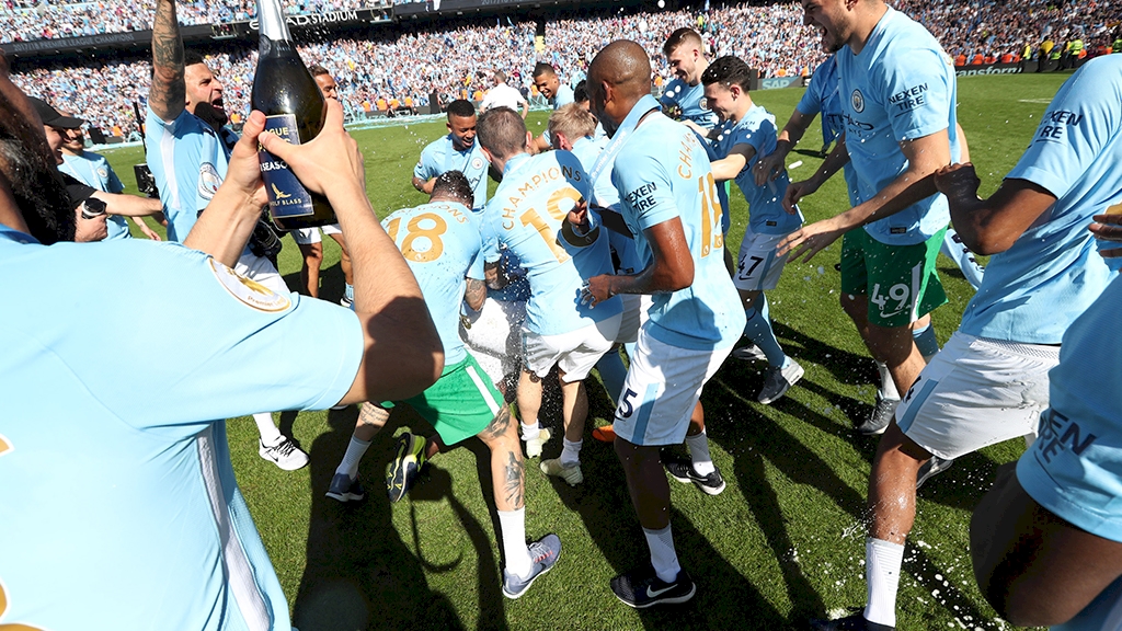 champs_celebrating_premier_league