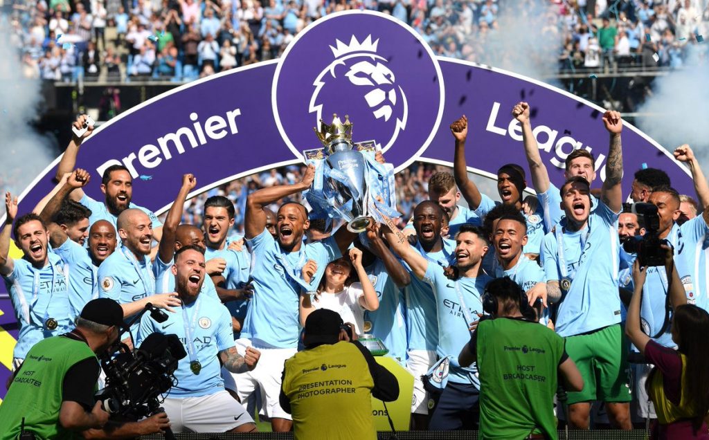 manchester_city_celebration_2017_18