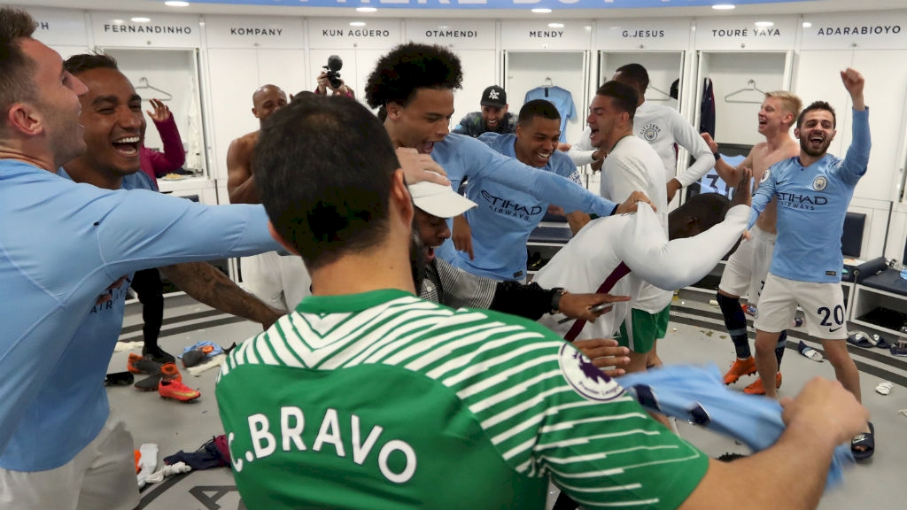 yaya_farewell_dressing_room