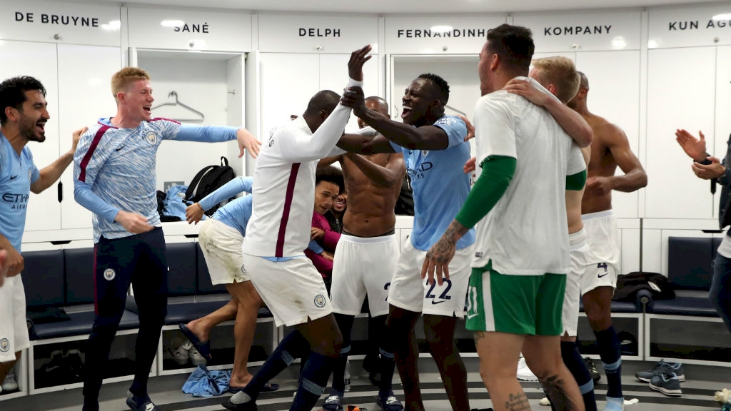 yaya_farewell_dressing_room_etihad_stadium