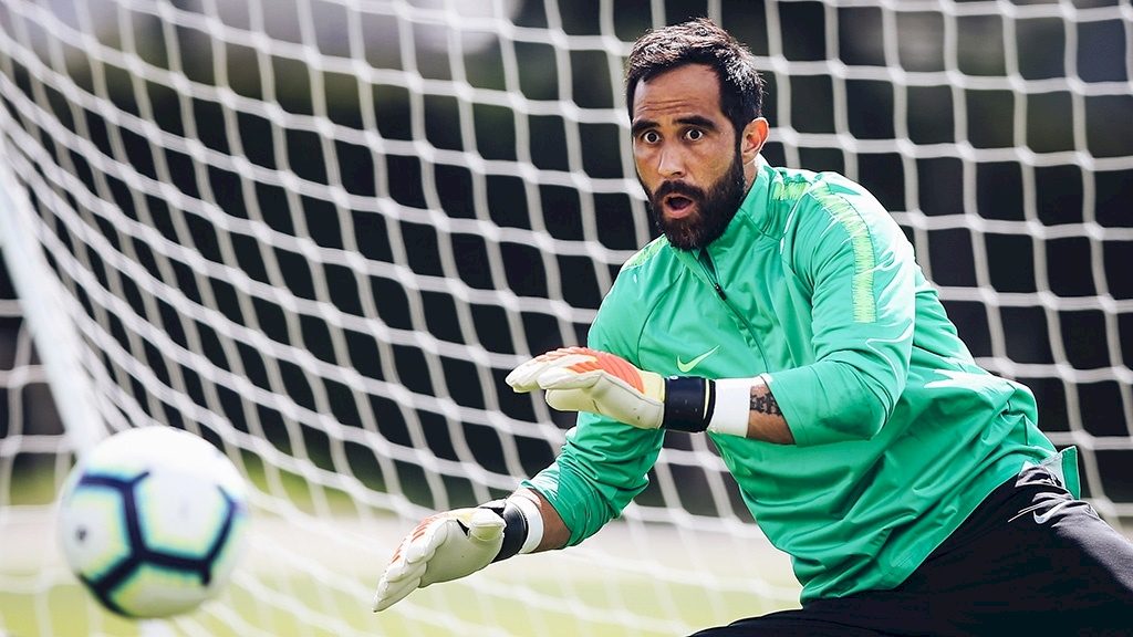 claudio-bravo-man-city-training