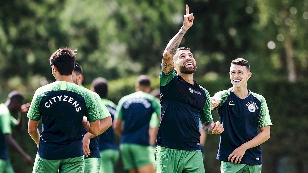 otamendi-foden-traning