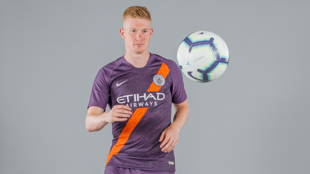 man-city-third-kit-2018-19-kevin-de-bruyne