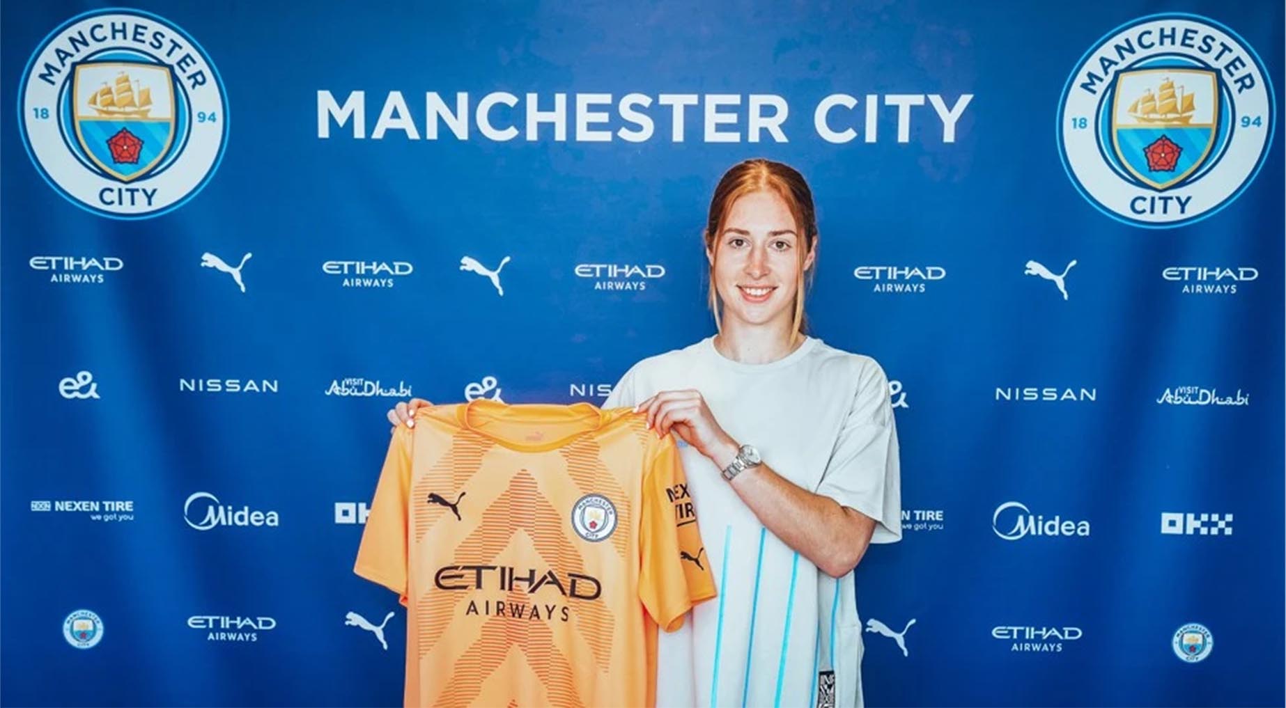 Sandy-MacIver-rejoins-Man-City